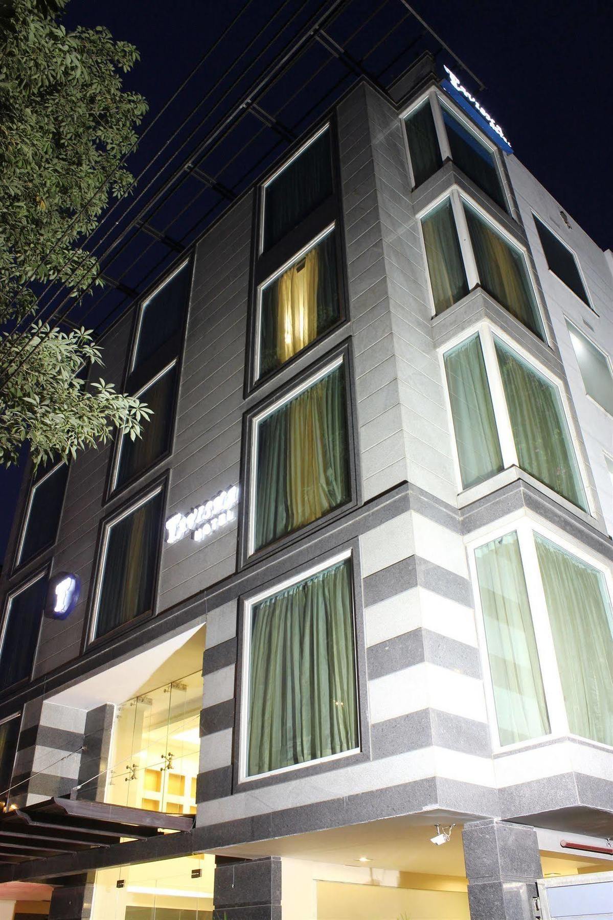 Rosemallow Hotel New Delhi Exterior photo